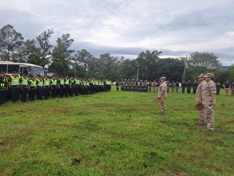 El despliegue contó con 350 efectivos de la policía, más refuerzos en las comisarías de la zona.