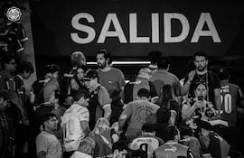 Una de las imágenes publicadas por Olimpia tras el nuevo triunfo obtenido en La Nueva Olla, en la que grafica a los aficionados de Cerro Porteño abandonar sus lugare.