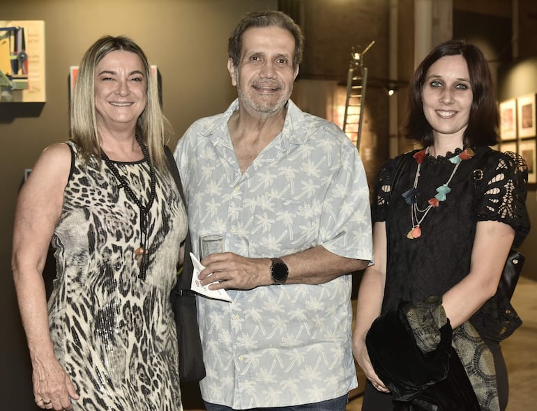 Martina Leclercq, Vicente Morales y Fanny Larrue.