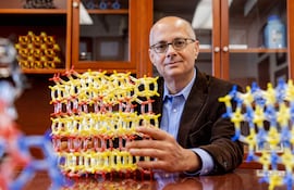 Omar Yaghi, químico jordano estadounidense. Ganó el Nobel de Química 2025.