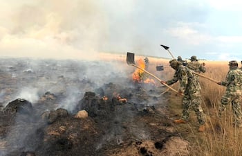 Militares fueron hasta el distrito de Quiindy para combatir el incendio.