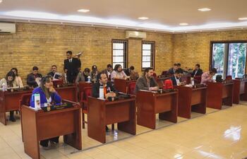 Los concejales en la sesión de la Junta Municipal de Ciudad del Este.