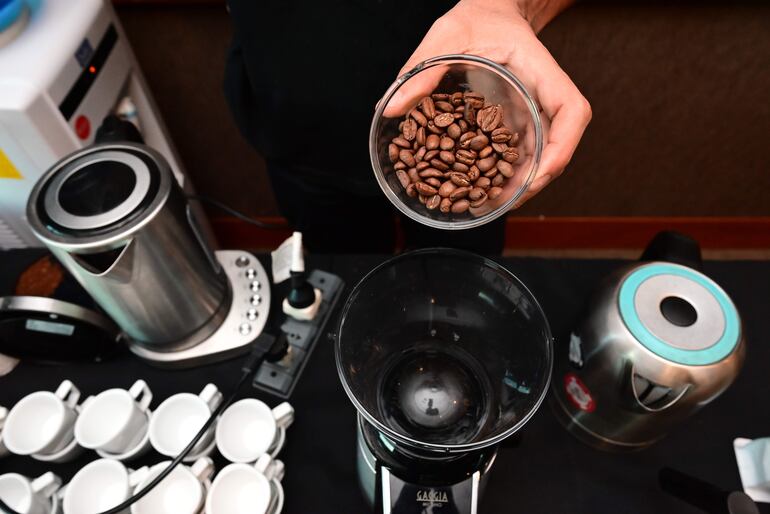 Se degustaron café provenientes de la localidad de Rodríguez de Mendoza, en Amazonas (Perú), cultivado a una altura de 1700 msnm, variedad 100 % Arábica - Caturra, maridada con chocolate de la región Amazonas.