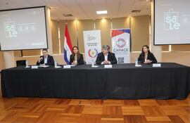 Autoridades del Ministerio de Industria y Comercio (MIC) y de la Cámara Paraguaya de Comercio Electrónico (Capace) se unieron en busca de fortalecer el comercio online.