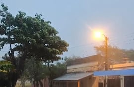 Una intensa lluvia afectó desde tempranas horas de este viernes al departamento de Ñeembucú.