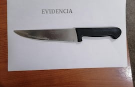Cuchillo incautado durante el procedimiento.