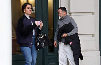 Georgina Rodríguez, esposa del capitán de la selección portuguesa de fútbol y jugador del Al-Nassr, Cristiano Ronaldo, camina a su salida del hotel este miércoles en Washington (EE.UU.).