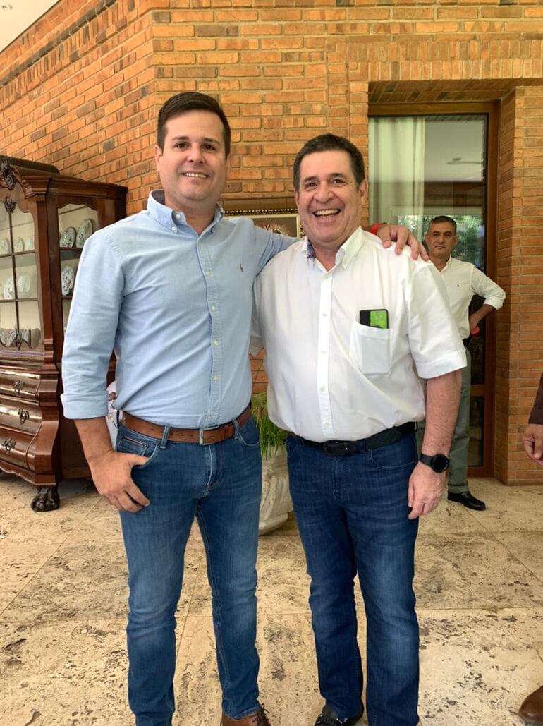 Carlos Godoy, cuñado de Frutos Arana, junto a Horacio Cartes.