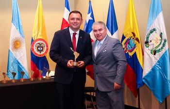 Richard Ramírez, recibe la distinción de la Fundación para el Desarrollo y la Inclusión Social de Gobernador Solidario e Incluyente de Latinoamérica 2024.