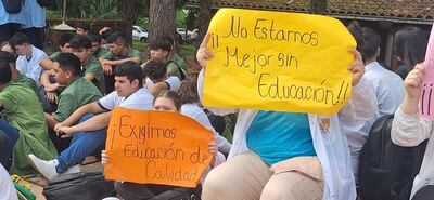 Estudiantes del CTN se manifiestan.