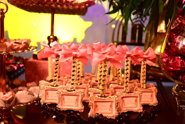 La mesa de dulces y postres estuvo a cargo de Sabor Bombón.