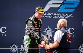 El paraguayo Joshua Duerksen, piloto de AIX Racing, celebra el segundo lugar de la carrera sprint de la Fórmula 2 en el Red Bull Ring, en Austria.
