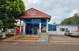 Fachada de la universidad privada Da Vinci de Saltos del Guairá, atacado por pirómanos anoche,