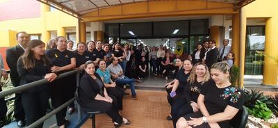 Los gremios de docentes y trabajadores de la UNE en una de las manifestacionespara exigir mayor presupuesto.