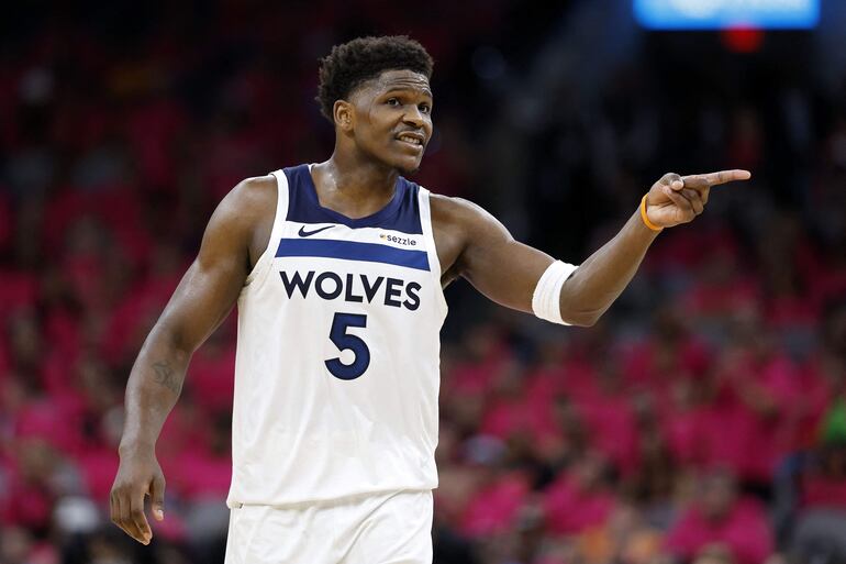 Timberwolves arruinan la noche de récord de Wembanyama con triunfo en San Antonio