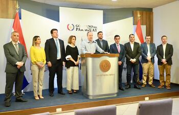 Conferencia de prensa del Equipo Económico del Poder Ejecutivo en Mburuvicharoga.