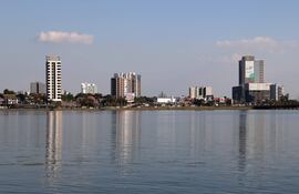 Un área de la ciudad de Encarnación (Paraguay).