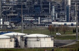 Refinería de petróleo en Moscú, Rusia.