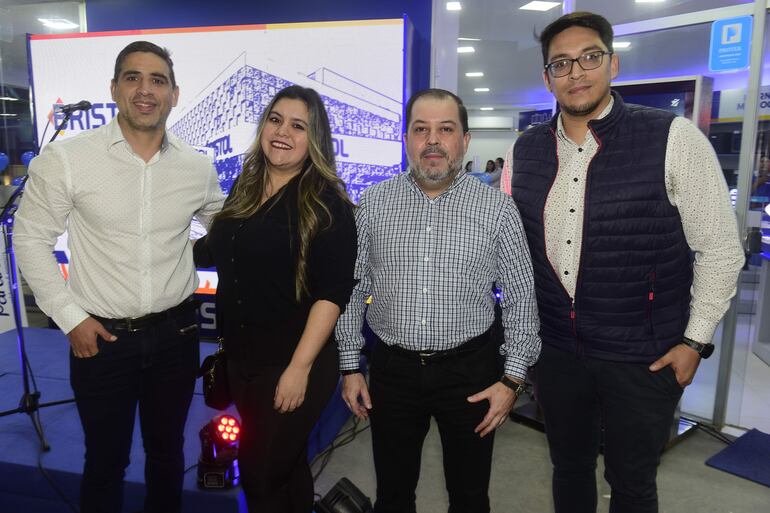 Gabriel Oviedo, Caterine Bobadilla, Julio Evert y Ángel Galli.