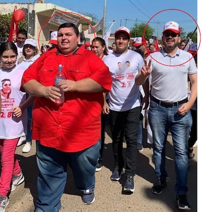 El seccionalero Elías Leite (camisa roja) en campaña junto al titular de Diputados, Raúl Latorre (d).