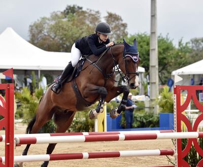 Joaquina Campuzano Prantte, de excelente rendimiento en el Sudamericano, con su montado Tatabra Dinamite llegó a la cima del evento.