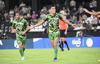 Celebración de Lorenzo Melgarejo, tras anotar el segundo de los dos tantos que le marcó a Nacional, en el encuentro por la undécima ronda del torneo Apertura 2026, disputado en el estadio La Huerta.