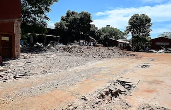 Obras en el Colegio Técnico Nacional, con excesivo retraso.