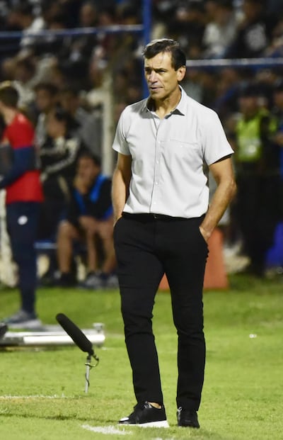 Fabián Daniel Bustos (28 de marzo de 1969), director técnico de Olimpia.
