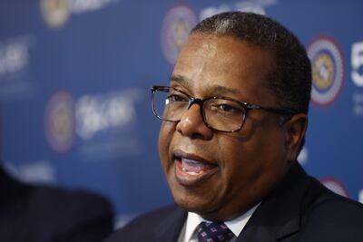 El encargado para Latinoamérica del Departamento de Estado de EE.UU., Brian Nichols, habla durante una conferencia de prensa este jueves, luego de la Primera Sesión Plenaria durante la 54ª Asamblea General de la OEA, en el Centro de Convenciones de la Conmebol en Luque (Paraguay).