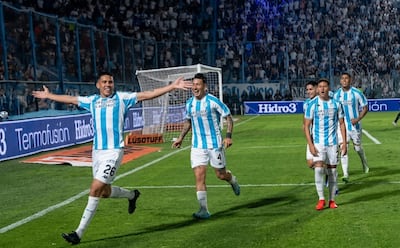 Brazos abiertos del zaguero central paraguayo Clever Domingo Ferreira Ñamandú (23 años), en el festejo de su gol para el Atlético Tucumán.