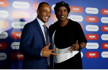 Cafú y Ronaldinho, dos campeones del mundo que estarán en el partido benéfico.