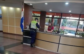 La Policía Nacional desplegó un operativo de búsqueda en hoteles, moteles y hospedajes, ubicados en los diferentes puntos de la ciudad de Villarrica, en el marco de la desaparición del niño Loan Peña.