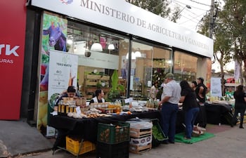 La Feria de la Agricultura Familiar se desarrolla en el stand de la Expo en Mariano Roque Alonso.