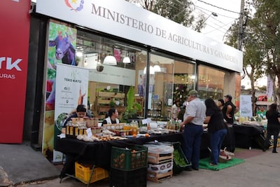 La Feria de la Agricultura Familiar se desarrolla en el stand de la Expo en Mariano Roque Alonso.