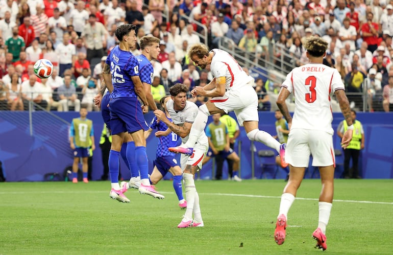 Harry Kane de Inglaterra anota el segundo gol de su equipo durante el partido del Grupo L de la Copa Mundial de la FIFA 2026 entre Inglaterra y Croacia en el Dallas Stadium, en Arlington, Texas.