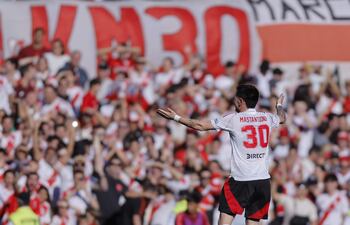 El argentino Franco Mastantuono, futbolista de River Plate, celebra un gol en el partido frente a Boca Juniors por el torneo Apertura 2025 de la Liga Profesional de Argentina, en el estadio Monumental, en Buenos Aires, Argentina.