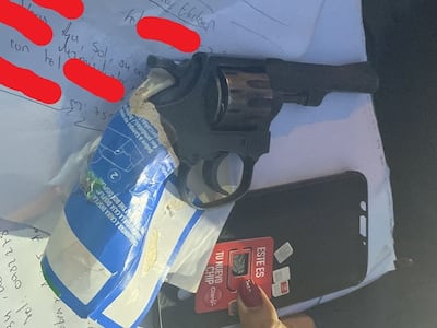 Revólver incautado en poder de los adolescentes detenidos tras supuestamente protagonizar asalto.