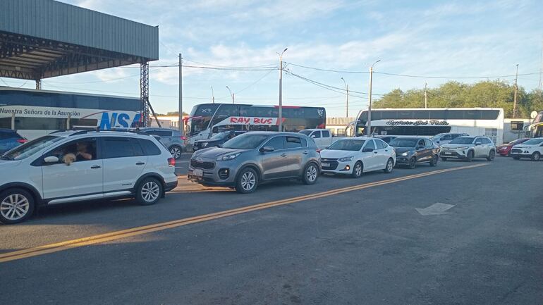 Intenso movimiento migratorio por Puerto Falcón, en el marco de la final de la Copa Sudamericana.