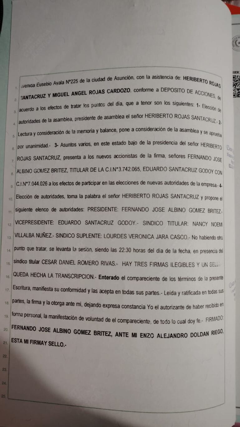 Fernando Gómez, presentó documentos para respaldar la denuncia que hizo.