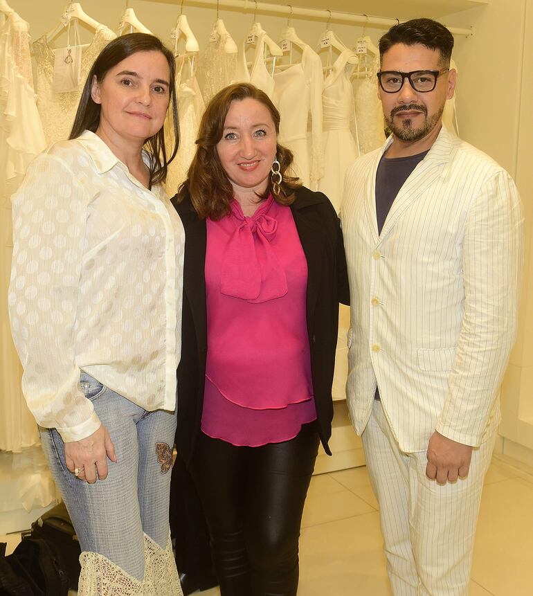 Carmen Andrada Borgognon, Mary Noceda y Milciades Cantero.