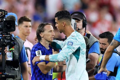 Luka Modrić de Croacia felicita a Cristiano Ronaldo de Portugal tras la victoria por 2-1 durante el partido de dieciseisavos de final de la Copa Mundial de la FIFA 2026 entre Portugal y Croacia en el Toronto Stadium, en Toronto, Ontario.