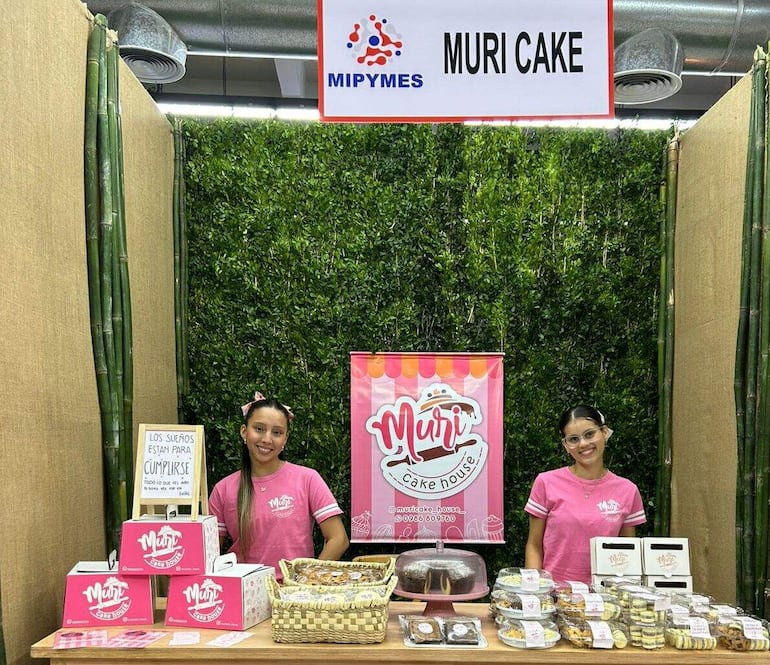 La emprendedora Camila Giménez se dedica en su negocio de confitería con otras jóvenes de Santaní