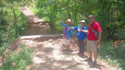 Pobladores de la calle San José Apeputy señalan que la construcción de un puente fue abandonada.