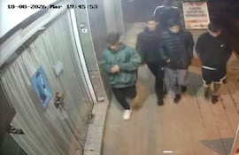 Cinco hombres asaltaron a un hombre en Fernando de la Mora y huyeron a pie