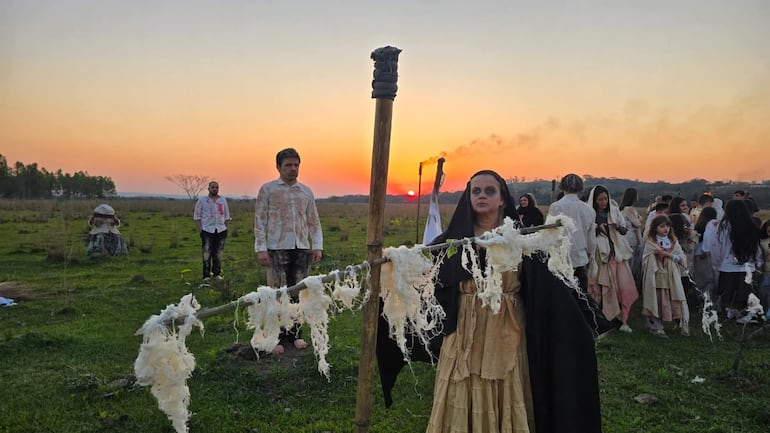 La obra teatral Mitã Rape es representada por jóvenes con gran compromiso, para mantener viva la memoria de los niños mártires de Acosta Ñu.
