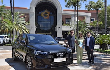 Entrega de auto 0 km a ganador del sorteo “En cada Navidad en delSol, nace la ilusión”.