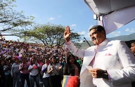 Fotografía cedida por Prensa Miraflores donde se observa al presidente venezolano Nicolás Maduro en un acto de gobierno en conmemoración del Día de la Mujer, en Caracas (Venezuela). EFE/ Prensa Miraflores