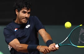 Adolfo Daniel Vallejo (22 años), máximo exponente del tenis paraguayo en la actualidad, fue derrotado en tres mangas por Juan Pablo Varillas.