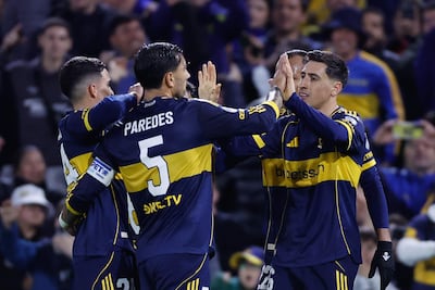 Jugadores de Boca Juniors celebran un gol de Miguel Merentiel este jueves, en un partido de la Copa Sudamericana entre Boca Juniors y O'Higgins en el estadio Alberto José Armando, en Buenos Aires (Argentina).