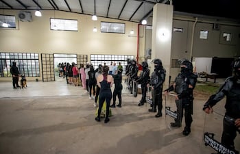 En octubre de 2025 durante el Operativo Umbral 2.0, más de 600 mujeres fueron desde el Penal del Buen Pastor ubicado sobre la avenida Mariscal López, en el barrio Recoleta de Asunción, hasta el nuevo Complejo de Mujeres Privadas de Libertad de Emboscada (Comple), que aseguran, se trata de un complejo moderno, seguro y digno.